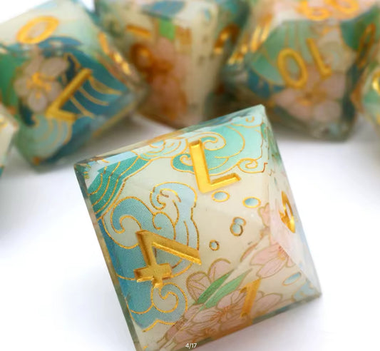 Umi | Sharp Polyhedral Dice Set
